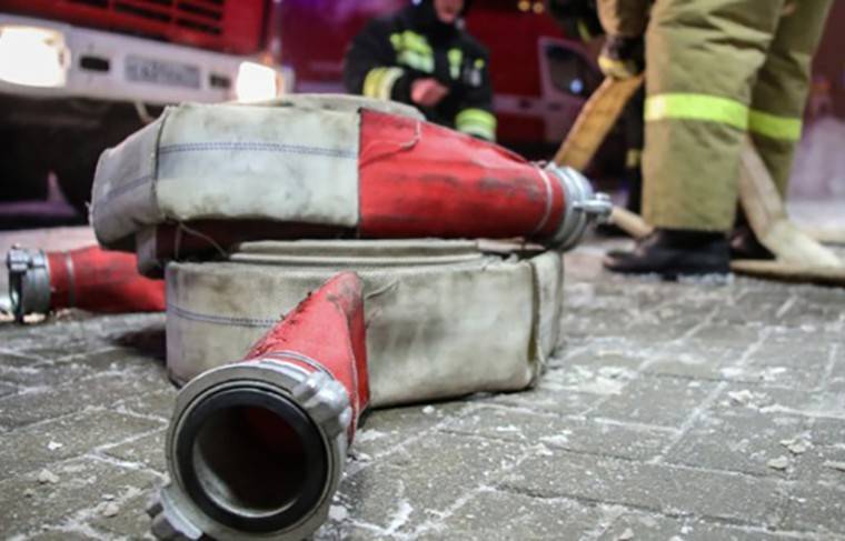 Женщина пострадала на пожаре на северо-западе Москвы