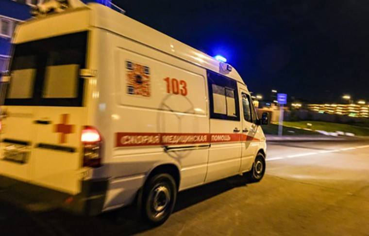 Три человека попали в больницу после ДТП с тремя грузовиками в Москве