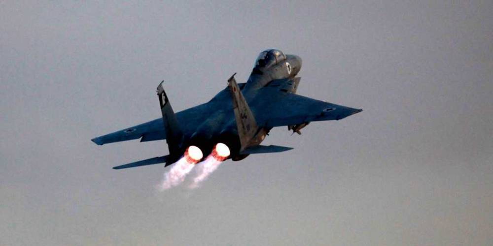 Ответ на ракетный обстрел: израильские ВВС атаковали иранские объекты в Сирии
