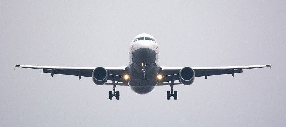 Направлявшийся в Стамбул самолет совершил экстренную посадку в Баку