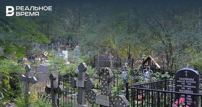 В Удмуртии мужчина украл сто столбов с кладбища