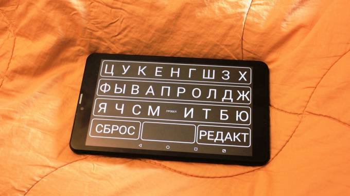 Петербуржец разработал коммуникатор "Ниночка" для людей с БАС