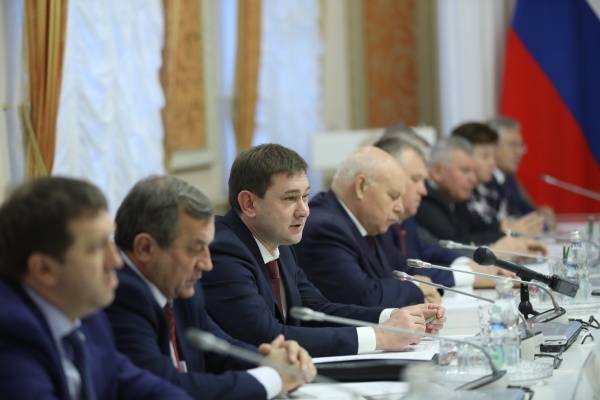 Воронежский депутатский корпус и правительство региона обсудили направления социально-экономического развития области