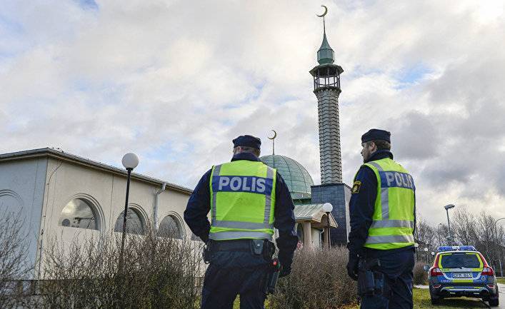 Front Page Magazine (США): мусульманские автоматы Калашникова и взрывы превратили Швецию в зону боевых действий