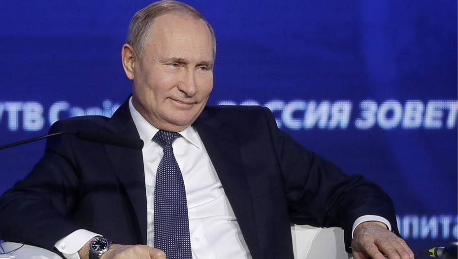"Нас загнали на панель". Путин пошутил на форуме "Россия зовет!"
