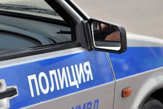 В Московской области правоохранители вывели людей из горящего дома