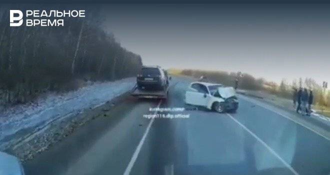 В Татарстане лоб в лоб столкнулись «BMW» и «Ларгус», трое человек погибли