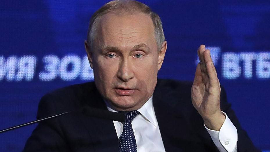 "Уже могу сказать откровенно": Путин признался в тревоге после объявления первых санкций против России