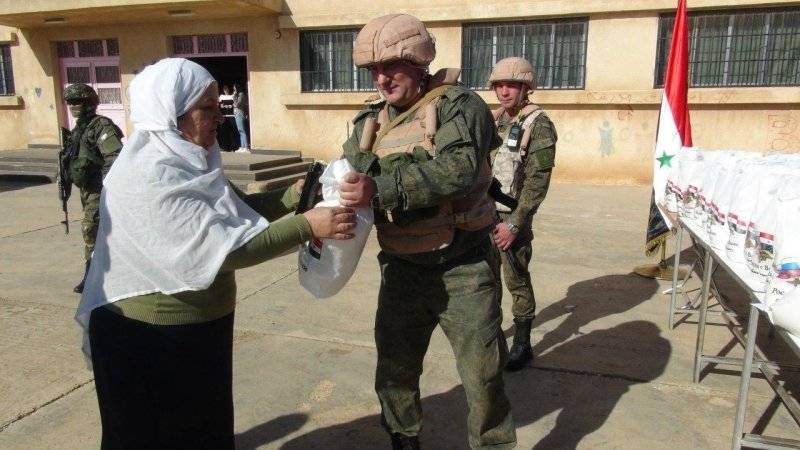 Российские военные передали продукты жителям сирийской Эс-Сувейды
