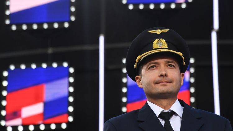 В Кремле наградят пилотов, посадивших самолет в кукурузном поле