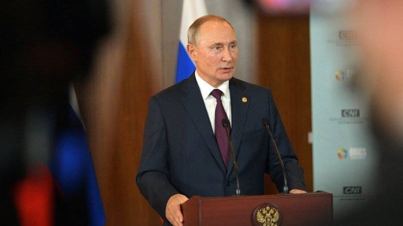 Ситуацию с реальными доходами россиян необходимо менять, заявил Путин