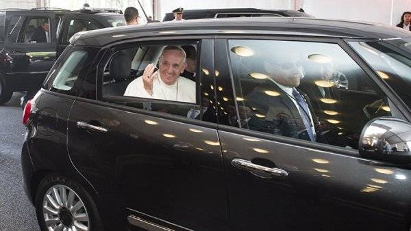 Папа римский Франциск пошутил, сравнив брак с тюрьмой