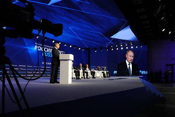 Путин потребовал от Медведева добиться роста реальных доходов россиян
