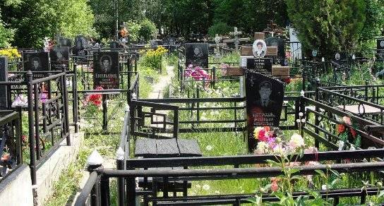 Житель Удмуртии похищал с кладбища столбы