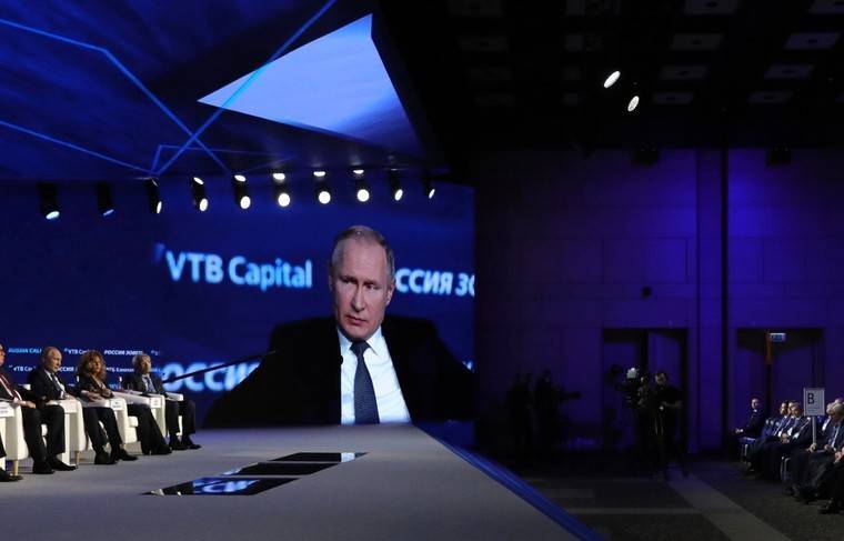 Путин посетовал на мешающую отношениям с РФ внутриполитическую борьбу в США