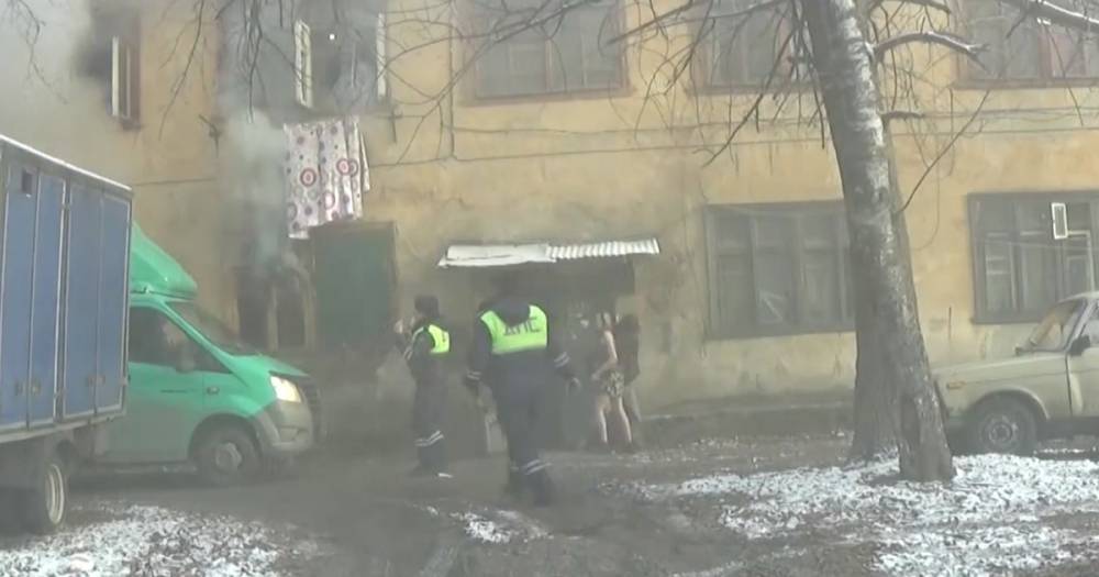 Под Москвой два лейтенанта спасли людей из горящего дома
