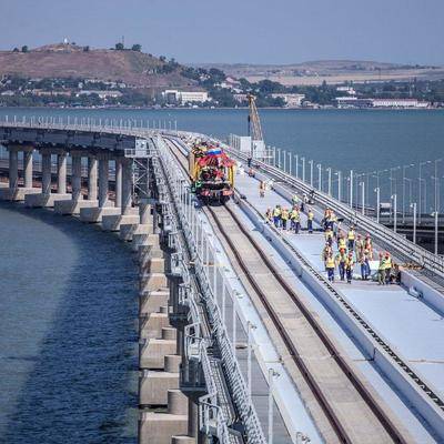 Движение грузовых поездов по Крымскому мосту начнется с июня следующего года