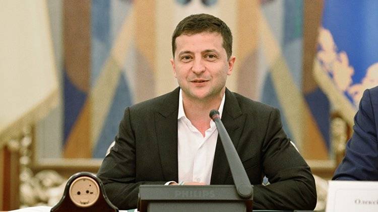 Зеленский планирует обсудить выборы в Донбассе на встрече в Париже