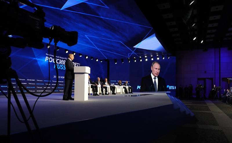 Рост доходов и санкции: о чем говорил Путин на форуме "Россия зовет!"
