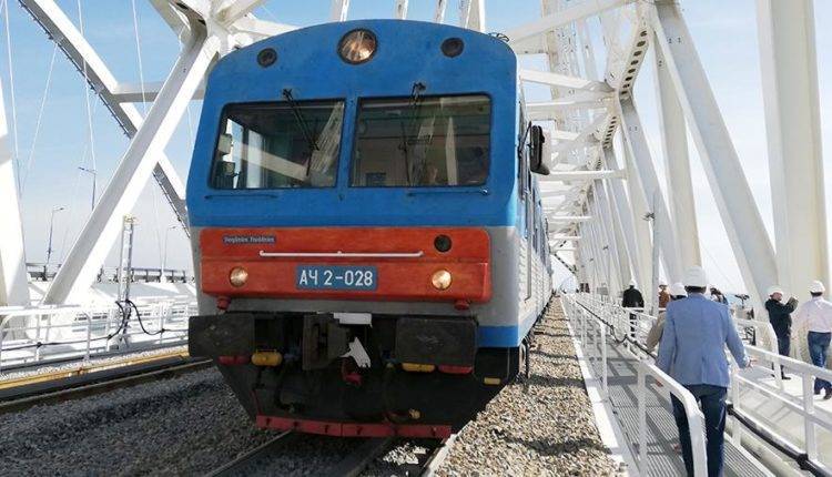 Стала известна дата запуска грузовых поездов по Крымскому мосту