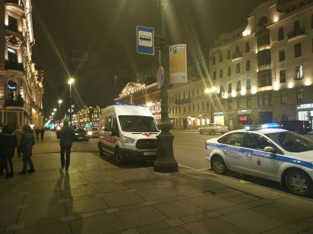 Неадекватного посетителя в Макдональдсе на Невском пришлось выводить полиции
