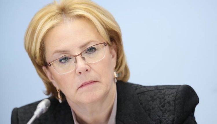 Скворцова заявила о готовности обсудить трудоустройство уволенного трансплантолога