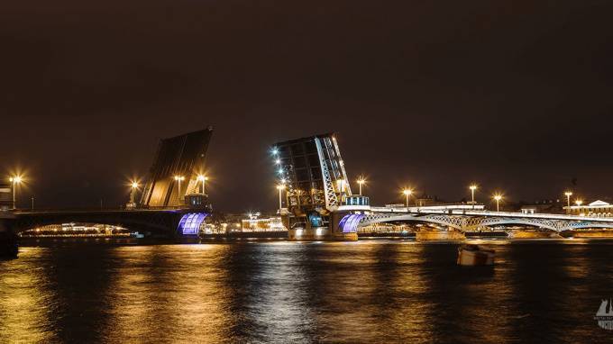 Первому разводному мосту в Петербурге 21 ноября исполнилось 169 лет