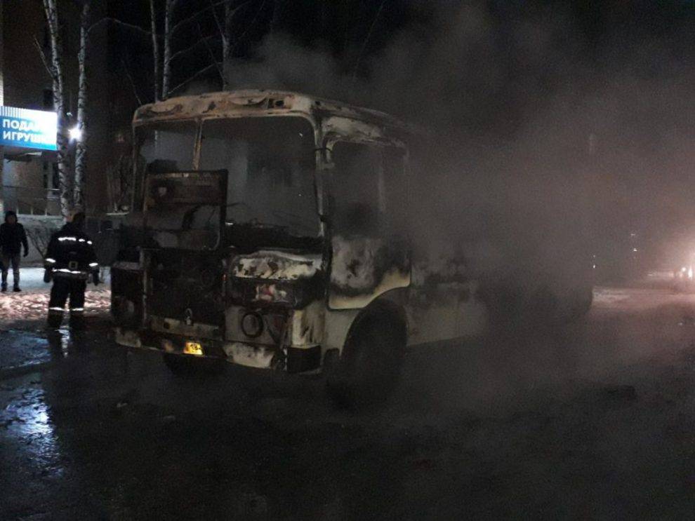 В ГИБДД рассказали подробности возгорания автобуса в Глазове