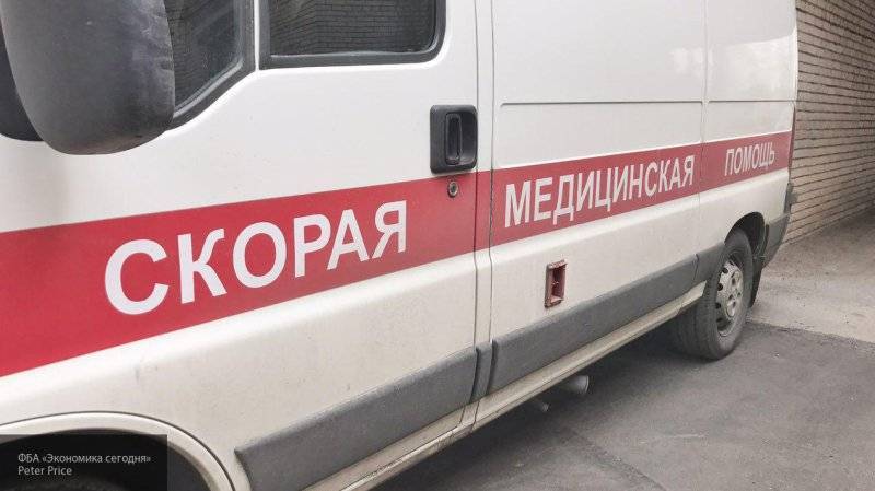 Попавшая накануне под троллейбус 18-летняя девушка скончалась в Петербурге