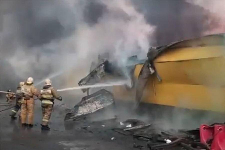 Пожар произошел на рынке "Атлант" под Ростовом