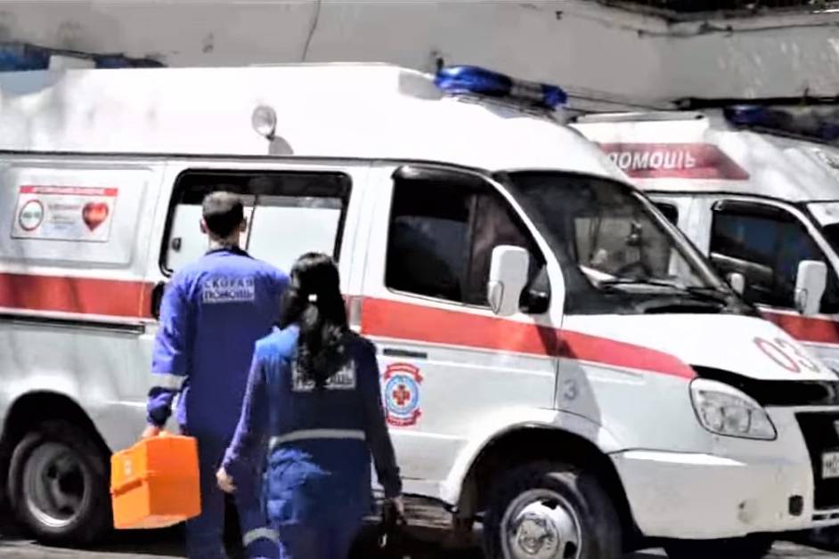 Троллейбус на полном ходу сбил девушку в центре Петербурга