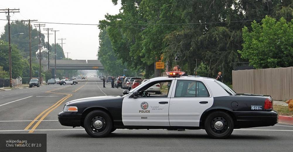 На парковке школы в Калифорнии обнаружили самодельную бомбу