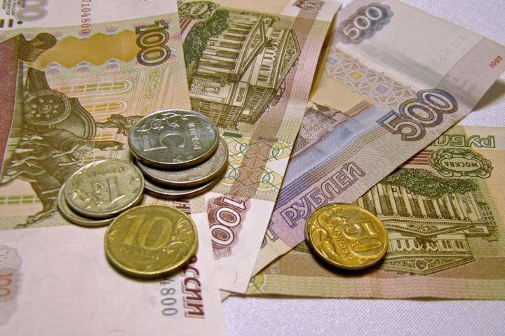 Рубль укрепился к доллару и евро на открытии торгов Московской биржи