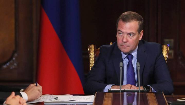 Медведев: маткапитал можно будет использовать для строительства дач