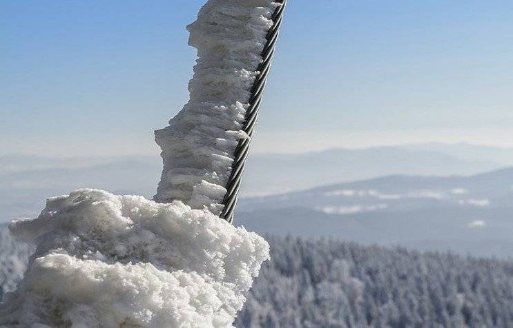 Сильные морозы и отложение снега на проводах ожидается в ближайшие сутки в Перми