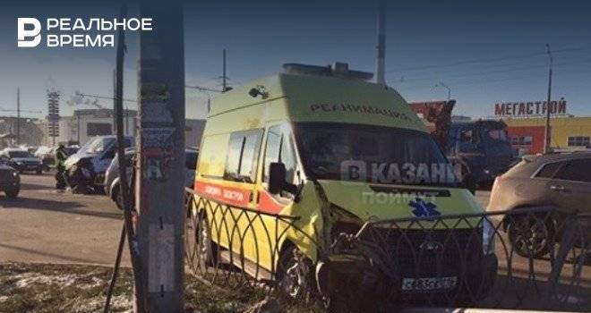 Соцсети: в Казани в машину скорой помощи въехал эвакуатор