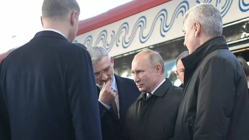Путину подарили именную карту «Тройка»