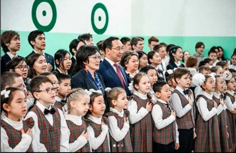 Якутских школьников обязали с утра исполнять гимн России