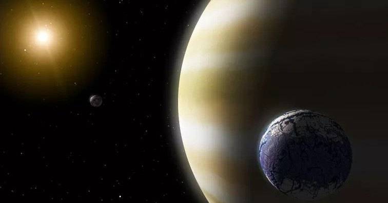 Вокруг странной гигантской экзопланета могут быть обитаемые луны