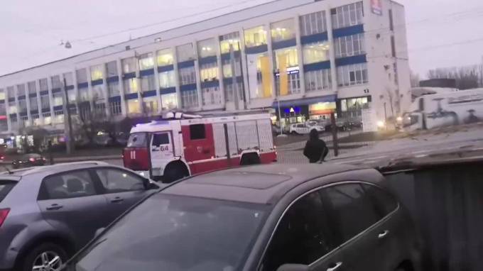 Пожар в автомастерской в Невском районе удалось потушить самостоятельно