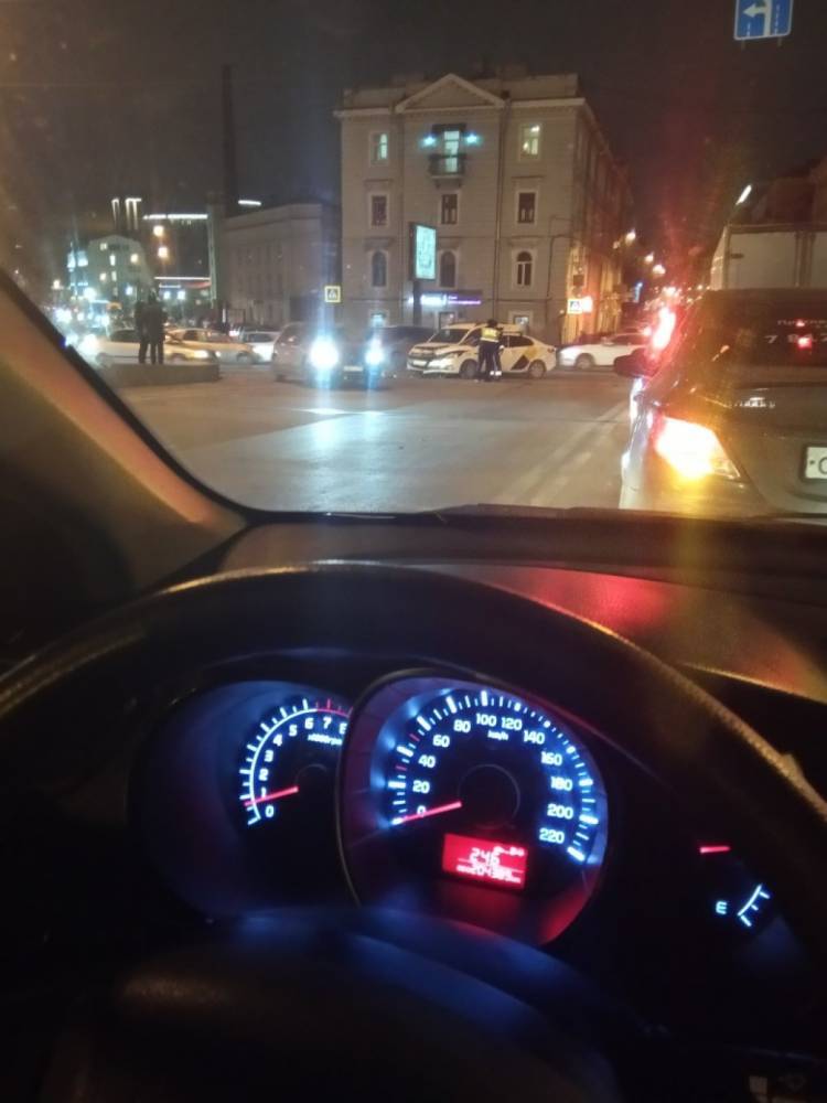 Рядом с Большим Крестовским мостом в ДТП попал автомобиль «Яндекс.Такси»