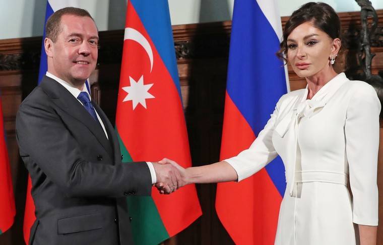 Медведев встретился с первым вице-премьером Азербайджана