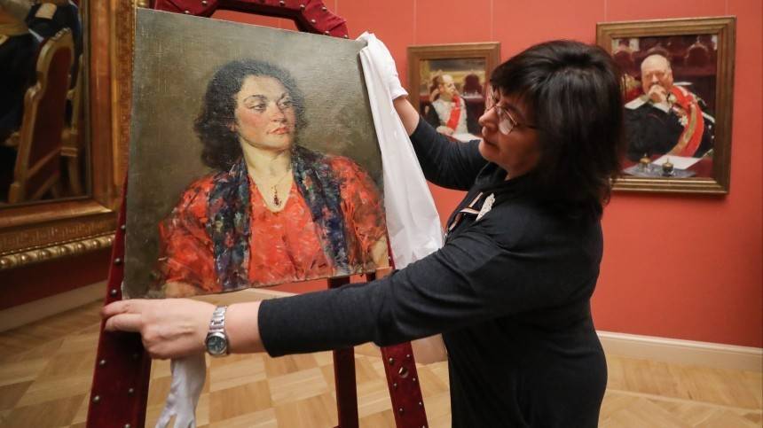 «Портрет женщины с гранатовым кулоном» пополнил коллекцию Русского музея