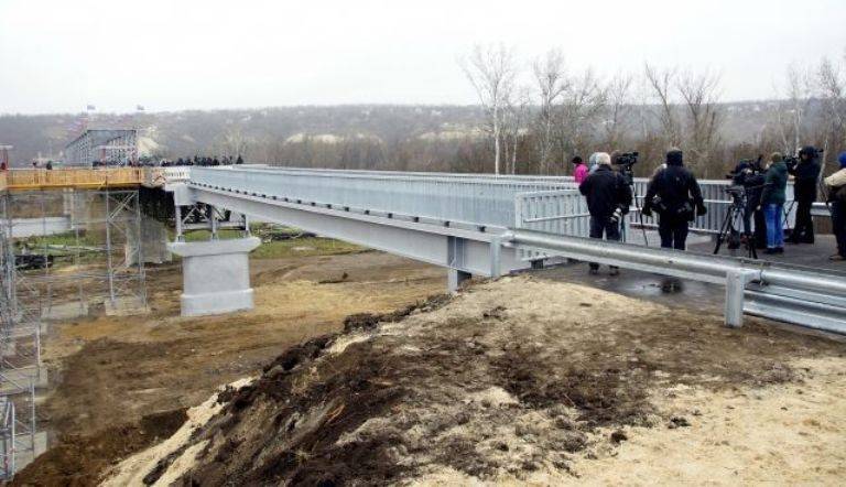 Украина цинично саботировала восстановление моста в Станице Луганской – эксперт