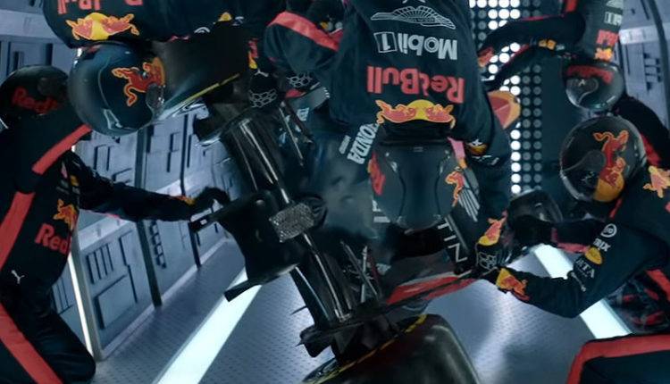 Команда Red Bull Racing сменила колеса болиду «Формулы-1» в условиях невесомости (ВИДЕО)