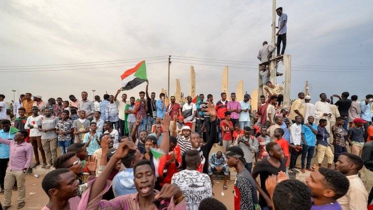Британия не оставляет попыток повлиять на переходный военный совет Судана