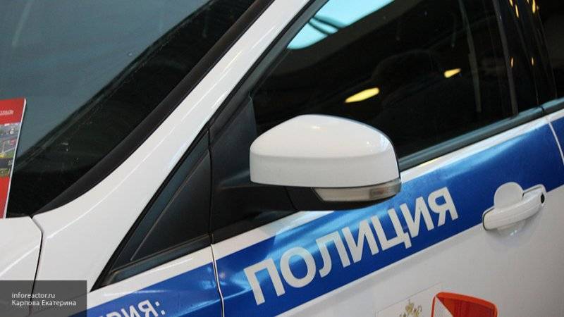 Полицейский избил в Петербурге двух человек и накинулся на ребенка, пишут СМИ