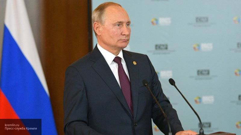 Путин заявил о продолжении совершенствования передового оружия в России