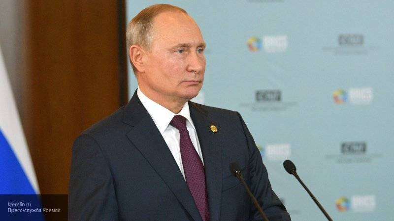 Путин вручил ордена Мужества семьям погибших в Северодвинске сотрудников "Росатома"