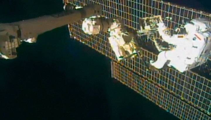 Астронавты МКС вновь выйдут в открытый космос для ремонта спектрометра